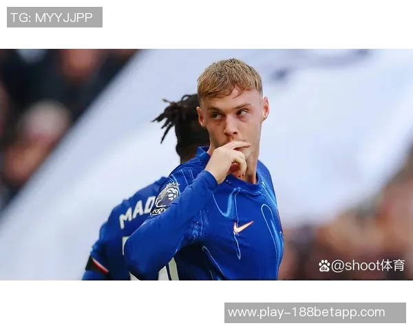 切尔西俱乐部庆祝百场里程碑为帕尔默等五名球员颁发纪念礼物